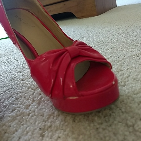 Bright Red Patent Leather High Heels - Picture 2 of 2